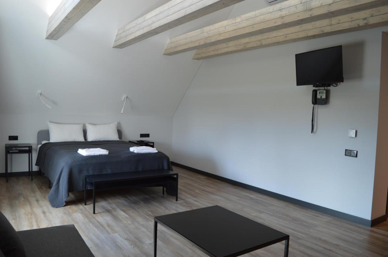 Baltas Gandras Hotel Naisiai Bagian luar foto