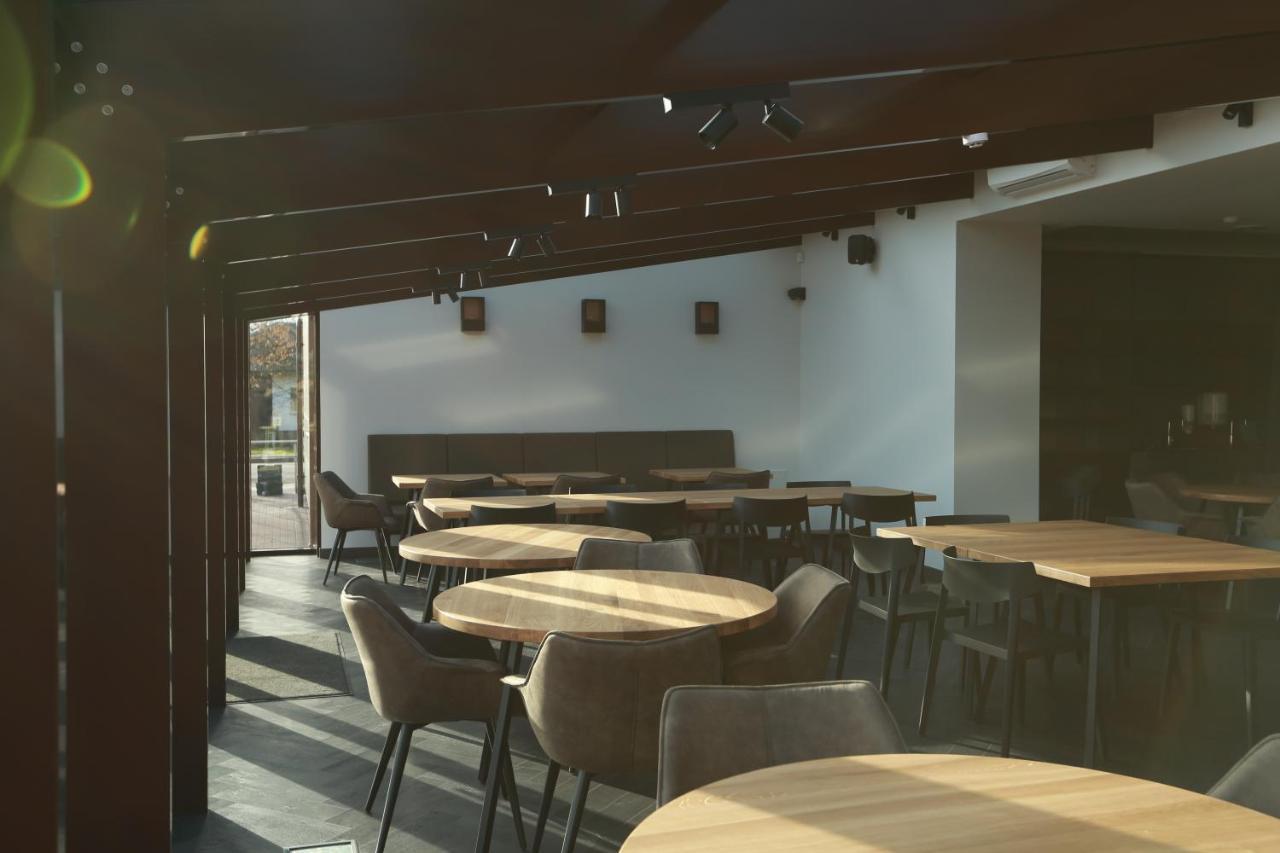Baltas Gandras Hotel Naisiai Bagian luar foto