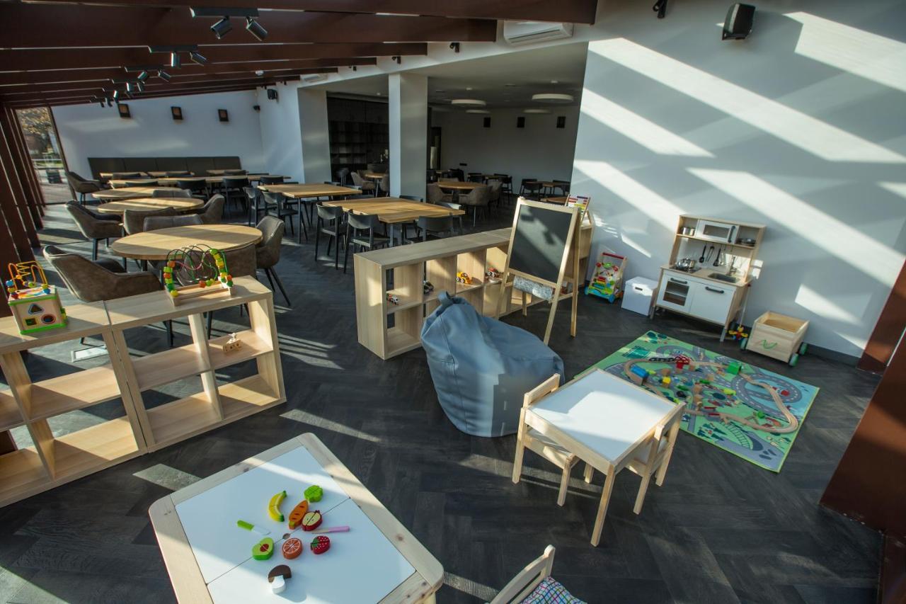 Baltas Gandras Hotel Naisiai Bagian luar foto