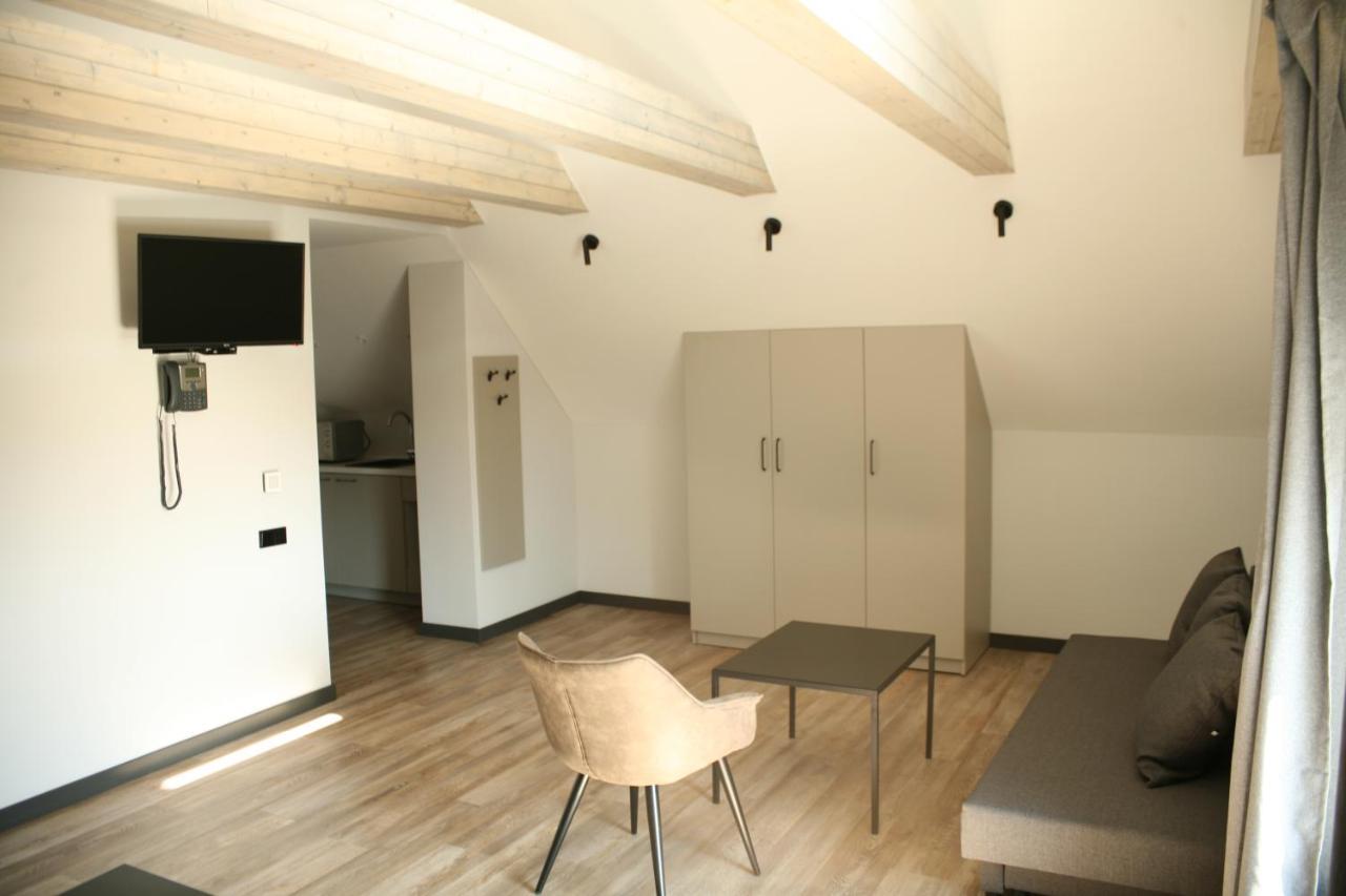Baltas Gandras Hotel Naisiai Bagian luar foto